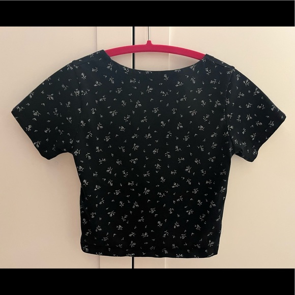 cropped brandy Melville Amara shirt - Picture 3 of 3